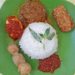 Nasi Rendang Daging Telur Balado Baso Goreng Tempe Goreng Balok  Sambel  Es Teh Manis