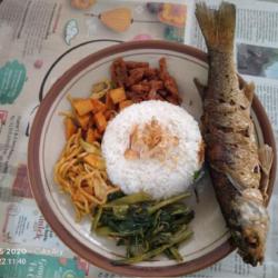 Nasi Res Ikan Blanak Goreng