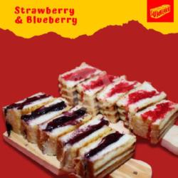 Roti Bakar Strawberry Blueberry