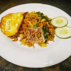 Mie Goreng Ayam/chicken Fried Noodles