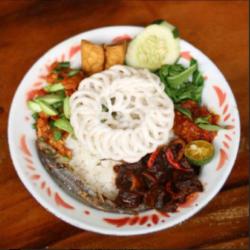 Nasi Sambel Cumi Item