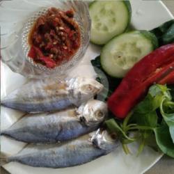 Goreng Ikan Asin Selar ( 3 Ekor )   Sambel