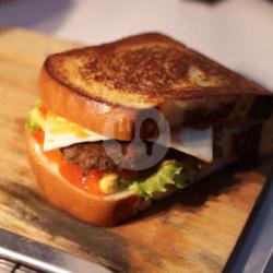 Eat Toast Beef Patty (pilih Saus Mu : Spicy / Bbq / Bangkok / Blackpaper/bulgogi)