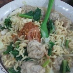 Mie Rebus Plus Bakso Bumbu Mercon