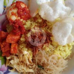 Nasi Kuning Gurih Balado Telur