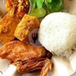 Nasi Ayam Goreng Tahu Tempe