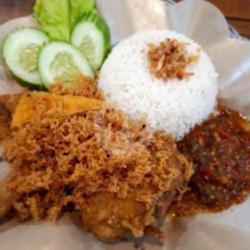 Nasi Ayam Dada Krispi Sambal Penyetan