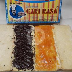 Roti Bumbu Bakar 1/2 Sarikaya Susu-1/2 Coklat Susu.