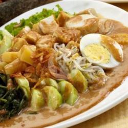 Galon  Ganas ( Gado Lontong Gado Nasi)   Telor Setengah