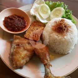 Nasi Lalapan Ayam Raja