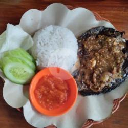 Paket Ikan Bakar Mujaer Bumbu Cobek