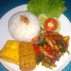 Nasi Tumis Cumi Tahu Tmpe