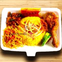 Nasi Kuning   Ayam Goreng Serundeng