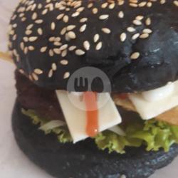 Duo Burger Hitam Klenger Keju