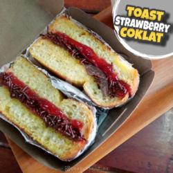 Toast Strawberry Coklat