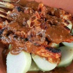 Lontong   Sate Kambing (10 Tusuk)