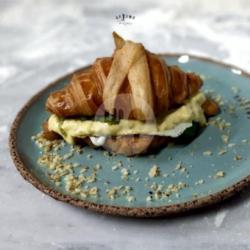 Croissant Tuna Mayo