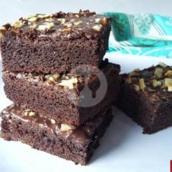 Brownies Panggang Topping Kacang Almond