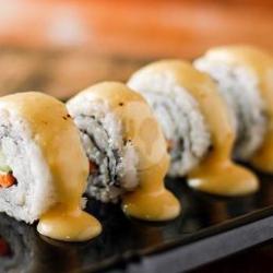 Cheesy Salmon Roll (isi 4 Pcs)