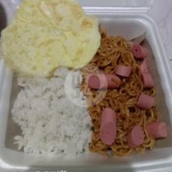 Nasi  Indomie Goreng, Sosis  Telor Dadar.