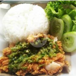 Nasi  Ayam Geprek Sambal Ijo Level Pedas 1-5 Plus Tempe Dan Terong Goreng