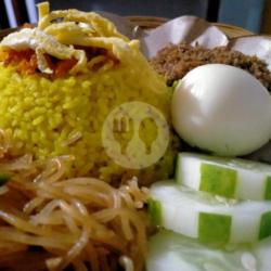 Nasi Kuning Abon Cakalang Telor Komplit