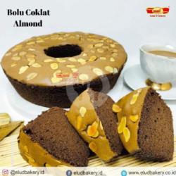 Bolu Coklat Almond