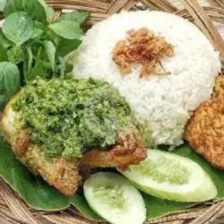 Nasi Ayam Goreng Sambel Ijo Tempe Tempe Lalapan