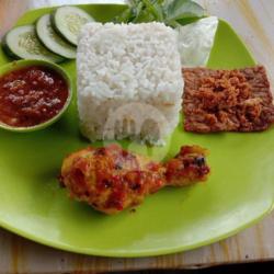 Paha Bakar Pedas Nasi Tempe Terong Crispy Sambel Lalap