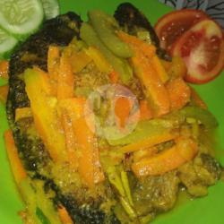 Ikan Mas Bumbu Acar   Nasi