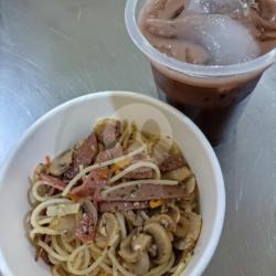 Spaghetti Spicy Smoked Beef   Ice Chocolate