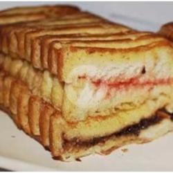 Roti Bakar Blueberry   Strawberry