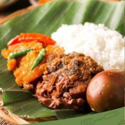 Nasi Gudeg Krecek Telur Pindang