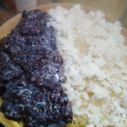 Martabak Manis Ketan Hitam Kelapa Susu