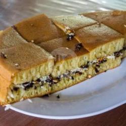 Martabak Coklat Kismis Susu