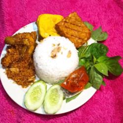 Paket Nasi Serundeng Kumplit