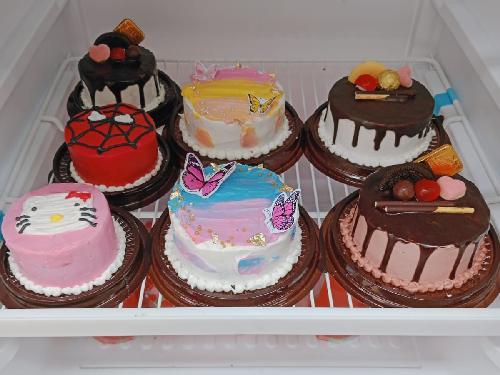 Azza Cake & Bakery, Kalilom Lor Indah - GoFood