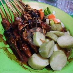 Sate Kambing Bumbu Kecap   Lontong