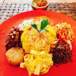 Nasi Kuning Cakalang Suwir