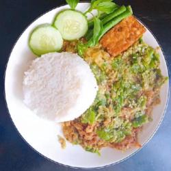 Nasi Telur Dadar  Tahu Atau Tempe  Sambel Ijo