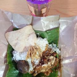 Nasi Bungkus Gudeg Sambal Goreng   Telur 1/2   Suwir