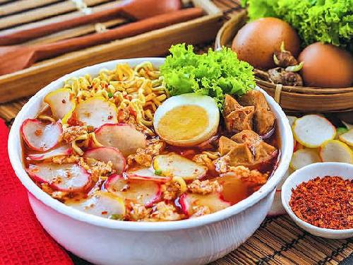Seblak Dan Baso Aci Pedes Nampol, Menteng 5
