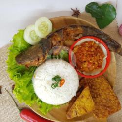 Nasi Uduk Lele Goreng