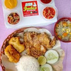 Nasi   Ayam Gepuk    Tempe   Tahu   Sop