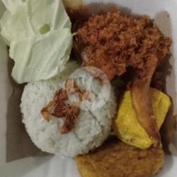 Nasi Liwet Ayam Serundeng Tempe Sambel Lalapan