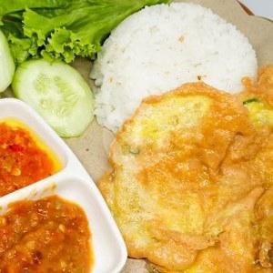 Nasi Uduk Telor Dadar Tahu Tempe