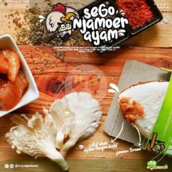 Sego Njamoer Ayam