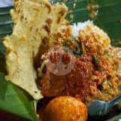 Sego Pecel Soeroboyo Telur Bali