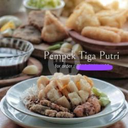 Pempek Kapal Selam Ikan Tenggiri