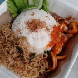 Cumi Tumis Pedas   Nasi   Mie Goreng